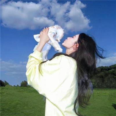 照片里的伴娘